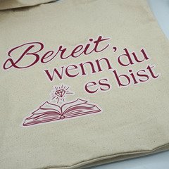 Liebe geht durch alle Zeiten. Rubinrot (Stoffbeutel)