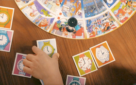 Wer kennt die Uhr? - Kinderspiel ab 6 Jahre - Mit Stunden und Minuten spielend durch den Tag