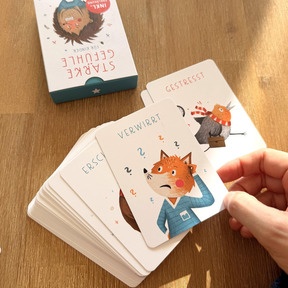 Die robuste, schmutzabweisende Oberfläche macht sie zum idealen Begleiter für den täglichen Einsatz - auch in kleinen Kinderhänden.