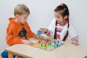 Der Wilde Würfel kann als Augenwürfel mit den Ziffern 1-6 zu allen gängigen Spielen eingesetzt werden.