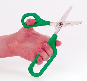 Produktabbildung zu Selbstöffnende Schere mit grosser und kleiner Fingerhalterung - grün, für Linkshänder