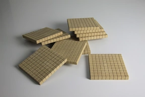 Produktabbildung zu Hunderterplatte aus RE-WOOD - 10 Platten