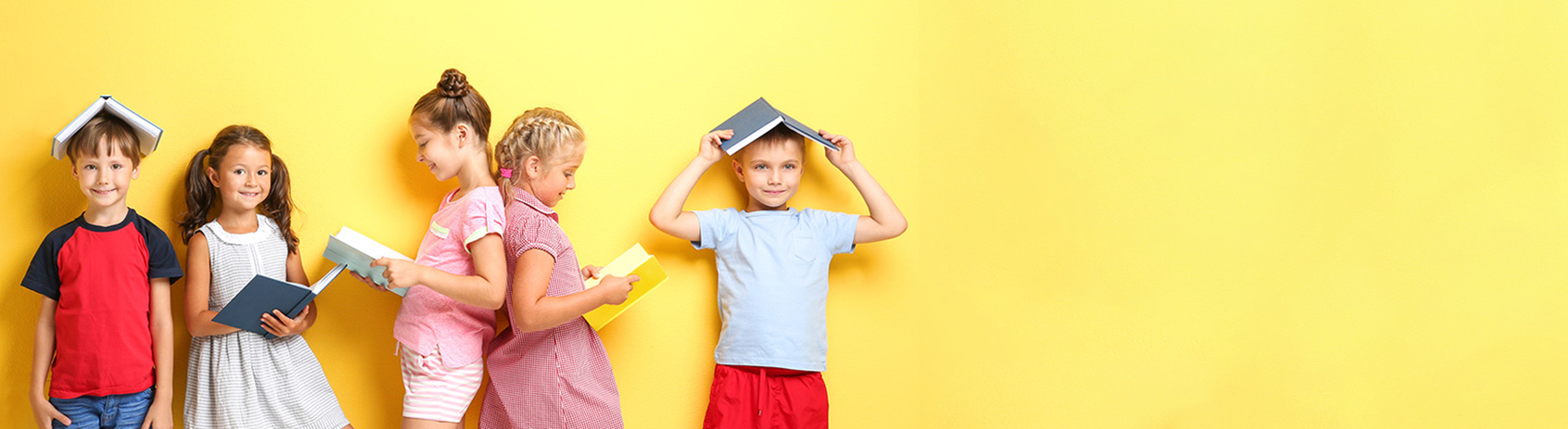 Kinder lesen Bücher
